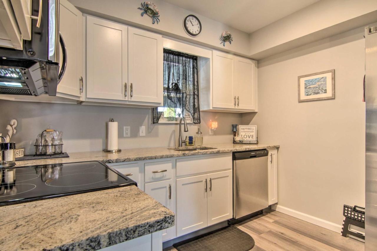 Airy Ocean City Condo On Canal Front With Deck! Exterior photo