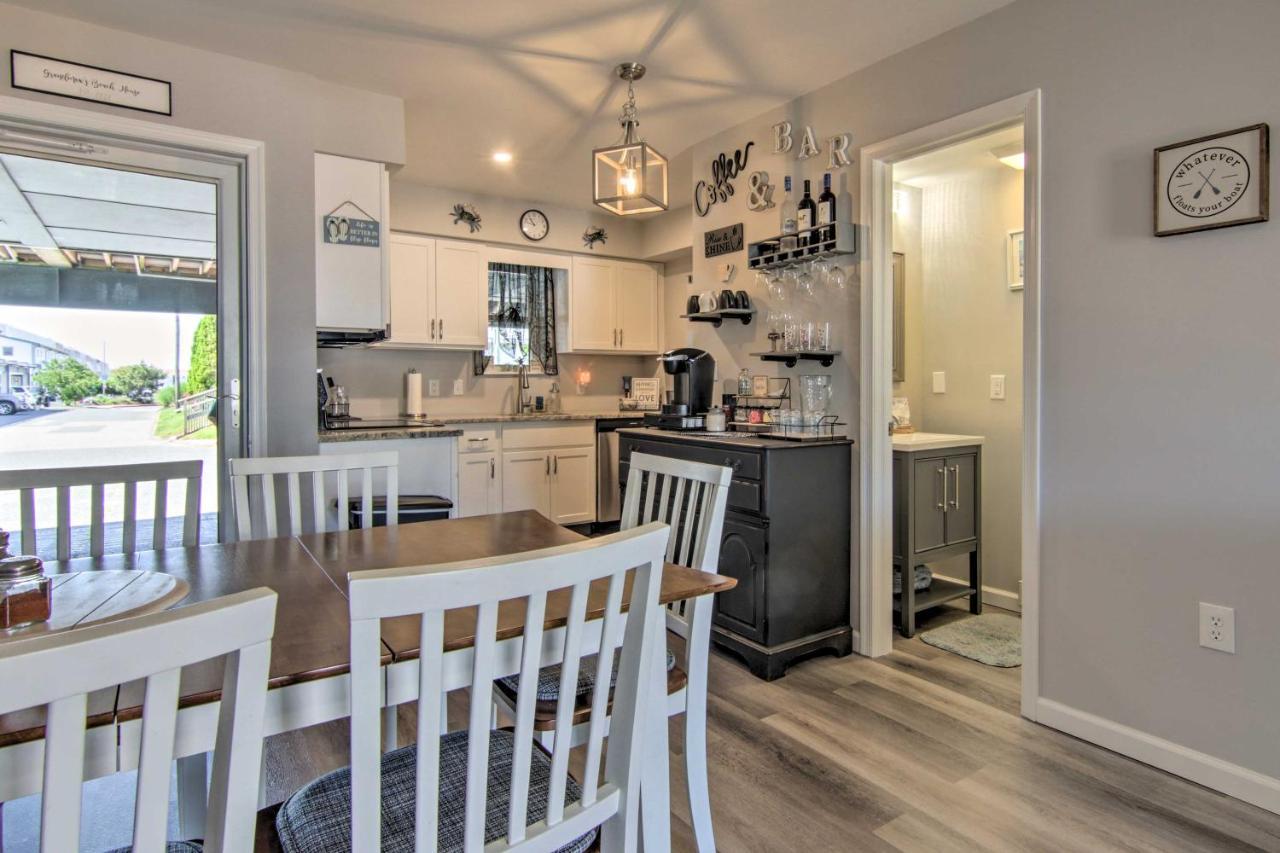 Airy Ocean City Condo On Canal Front With Deck! Exterior photo