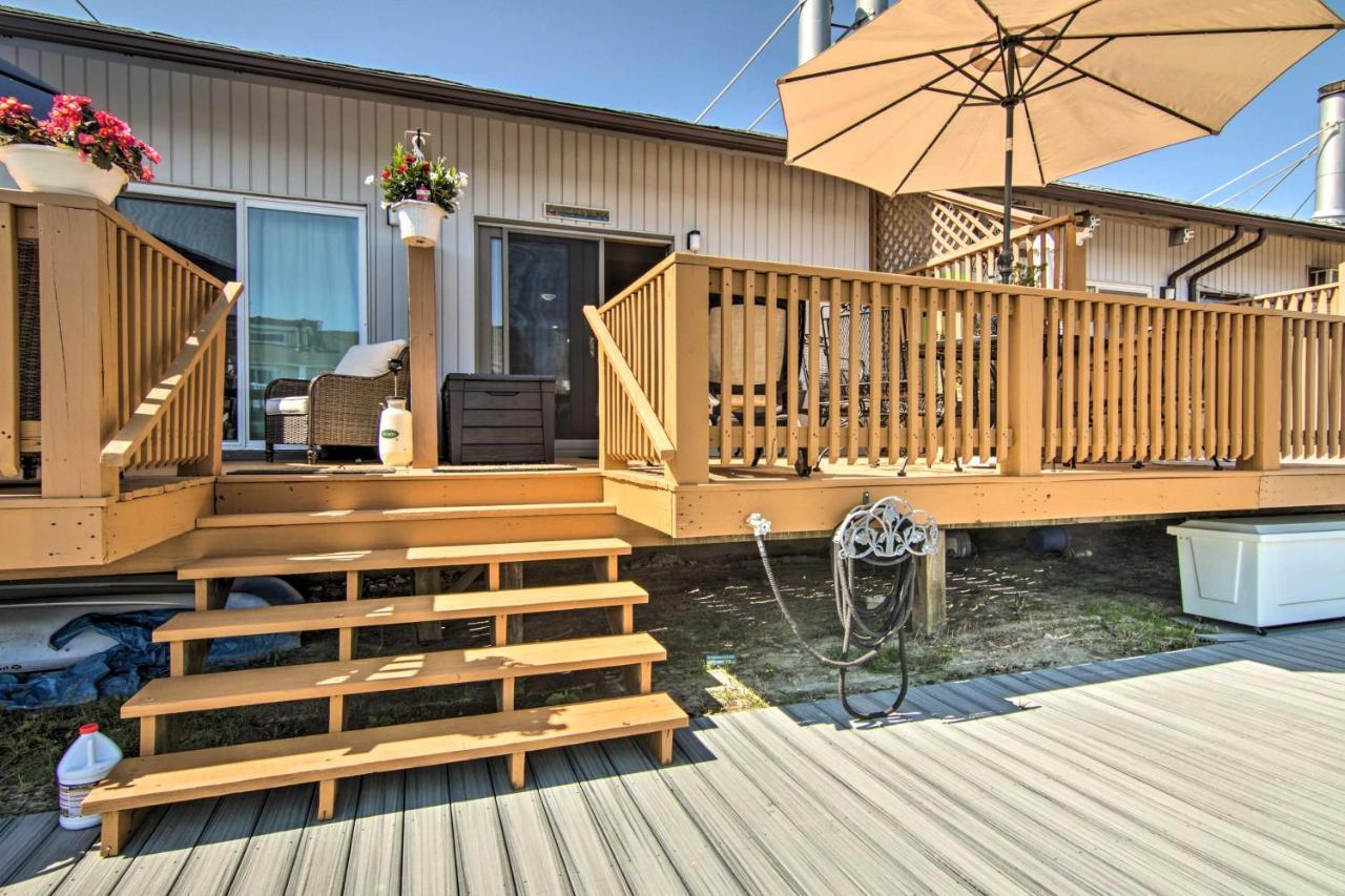 Airy Ocean City Condo On Canal Front With Deck! Exterior photo